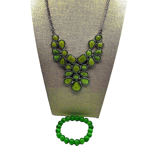 Green Faux Gemstone Statement Necklace & Matching Beaded Bracelet - Picture 1 of 7